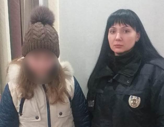 Ничего не объяснила: пропавшую под Харьковом девочку нашли на вокзале