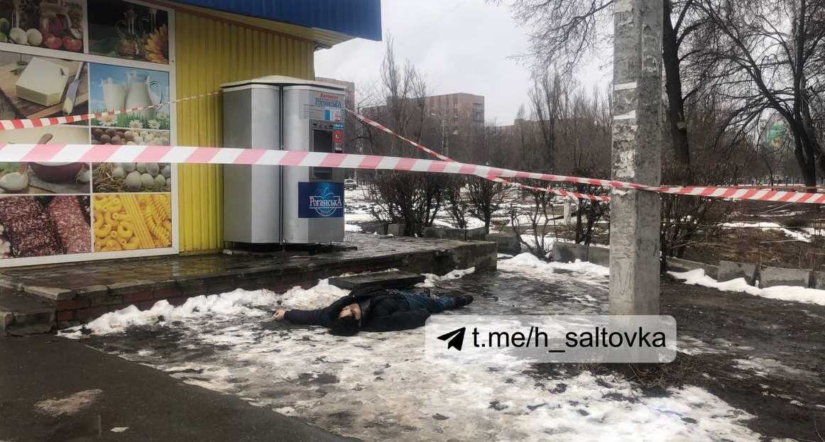 В Харькове, на Юбилейном, парень умер прямо на улице