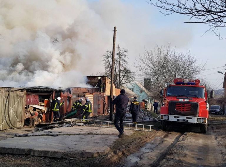 В Харькове – серьезный пожар, тушили несколько часов