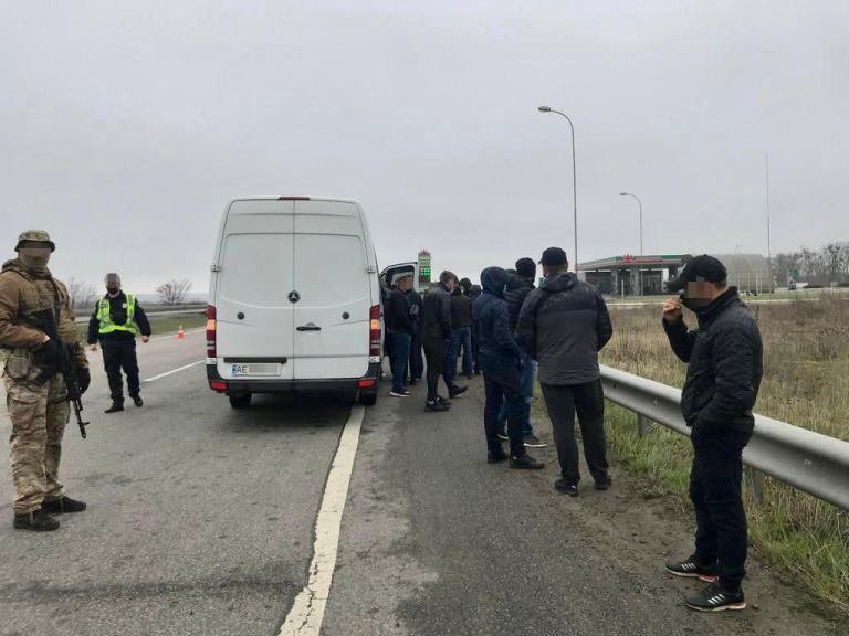 На подъезде к Харькову задержали набитые "титушками" автобусы