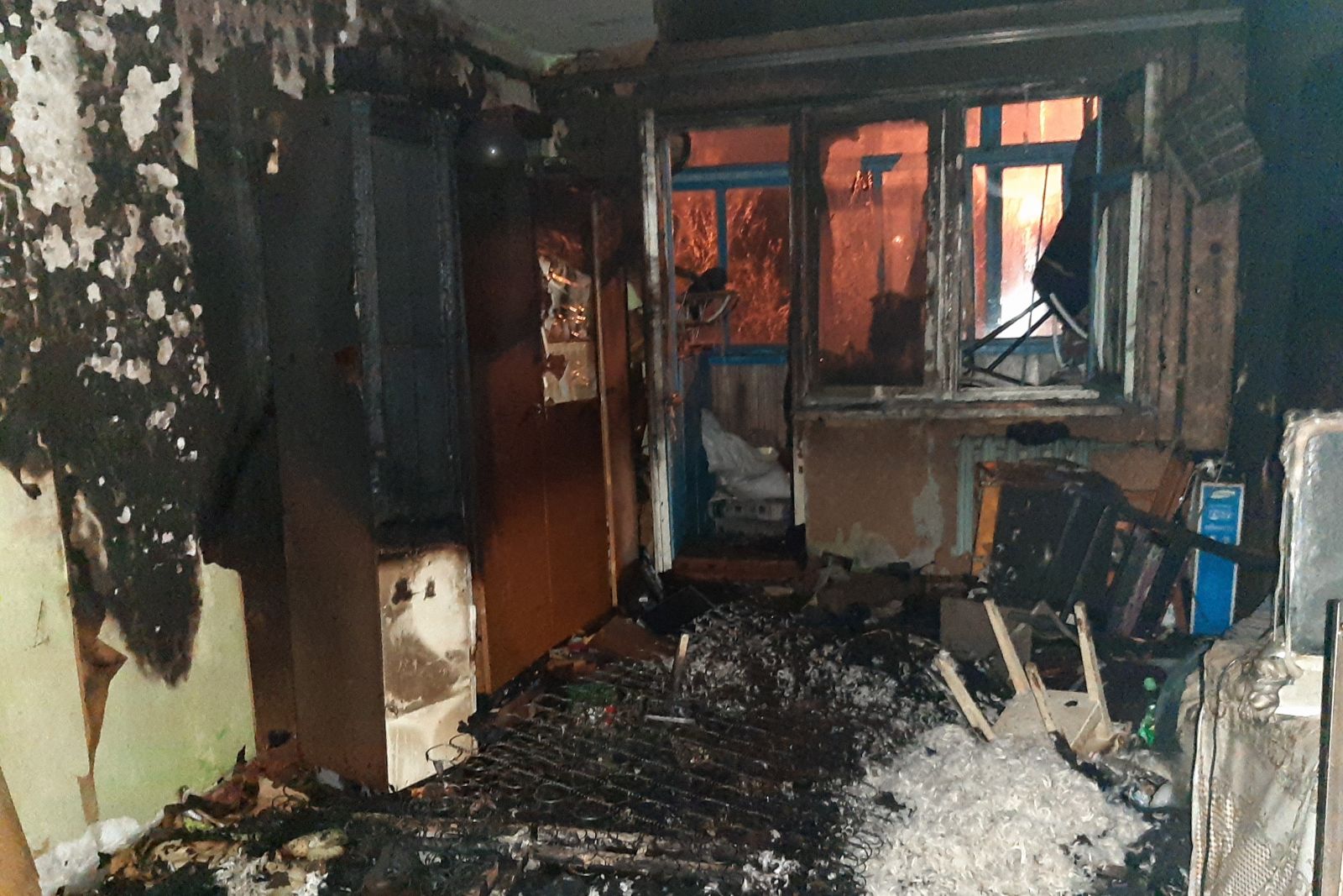Пожар в Харькове: квартира выгорела дотла (видео)