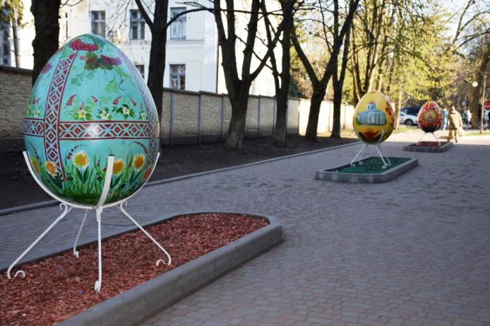 Под Харьковом появились гигантские яйца