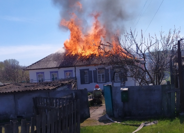 Под Харьковом из-за короткого замыкания загорелся дом