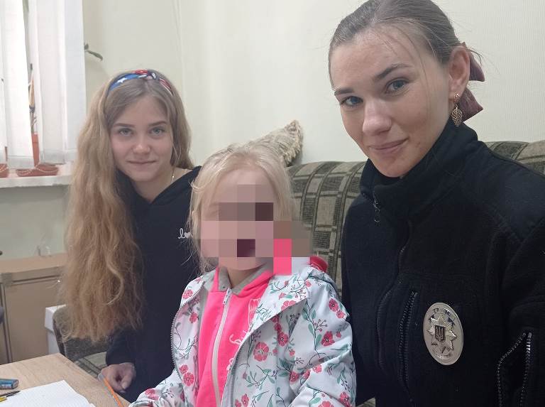 Убежала от мамы и няни: в Харькове пропала девочка