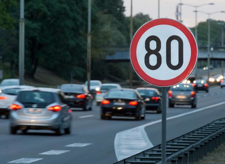 Харьковчане предлагают разрешить ездить по проспектам со скоростью 80 километров в час