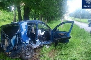 В Харькове - серьезная авария, машина от удара слетела с дороги, есть пострадавшие