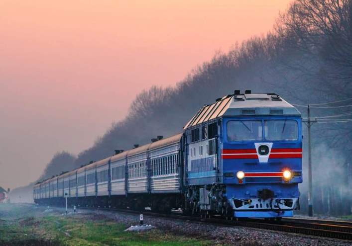 Поезд Ужгород - Харьков остановился из-за непогоды