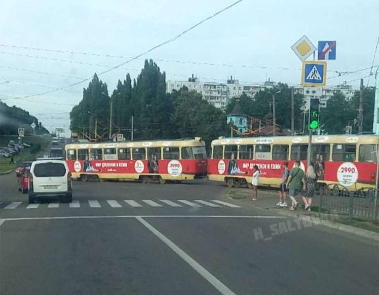 На Салтовке остановились трамваи (видео)