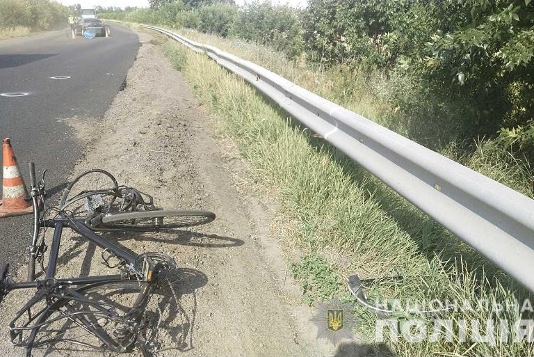 В Харькове на окружной сбили велосипедиста, он умер на руках у медиков