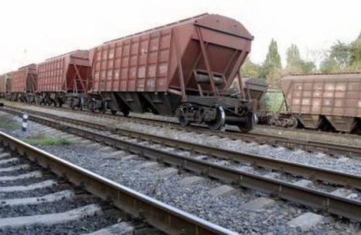 В Харькове мужчина выжил, попав под товарный поезд