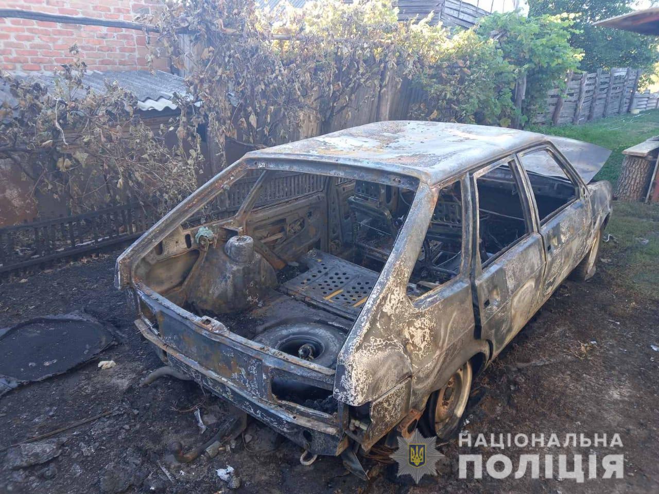 Под Харьковом сын поссорился с отцом и сжег ему машину (фото)