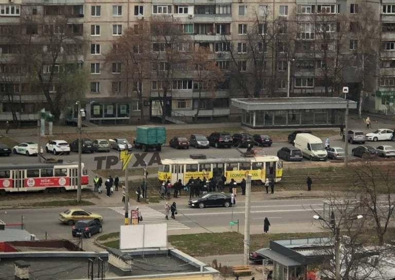 Состояние тяжелое, кома: медики - о сбитой трамваем на Салтовке девушке