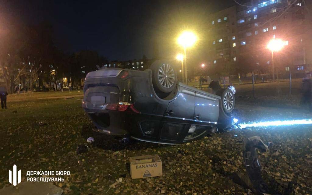 В Харькове пьяный полицейский разбил несколько машин и перевернул свою