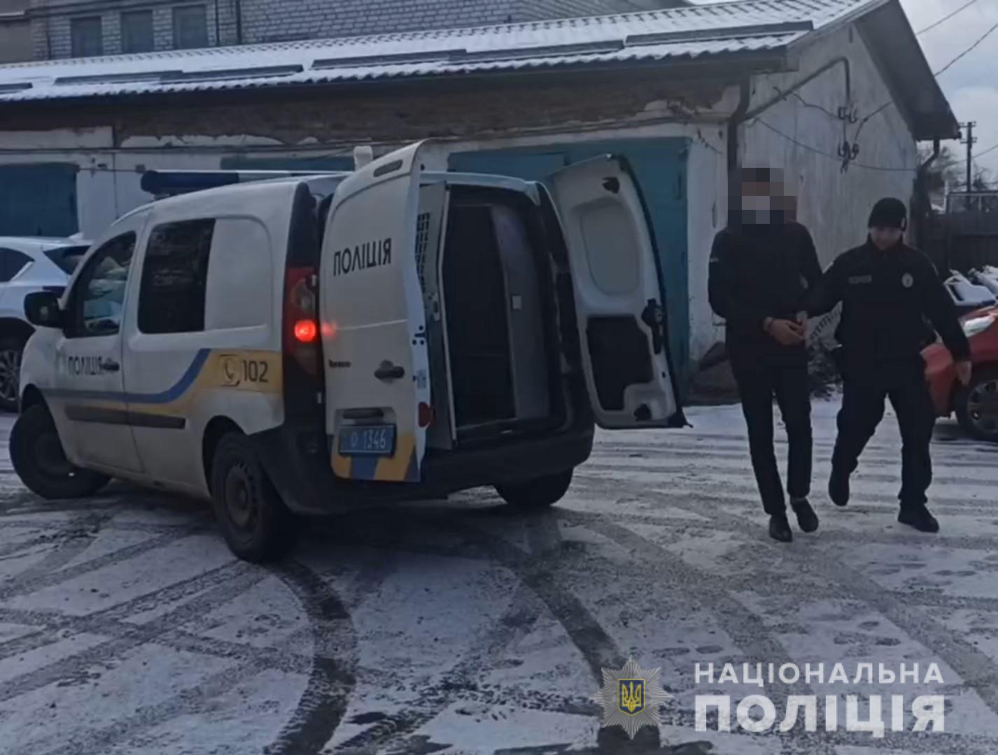 Под Харьковом мужчина спрятался в кухне и убил женщину топором