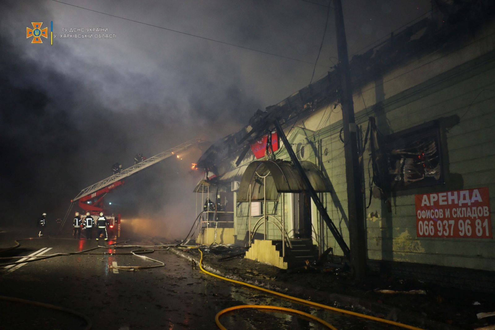 В Харькове - крупный пожар, горят офисы и склады