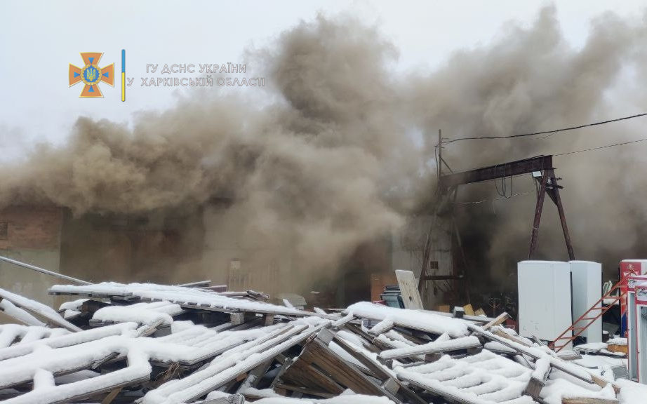 В Харькове - крупный пожар на коммунальном предприятии