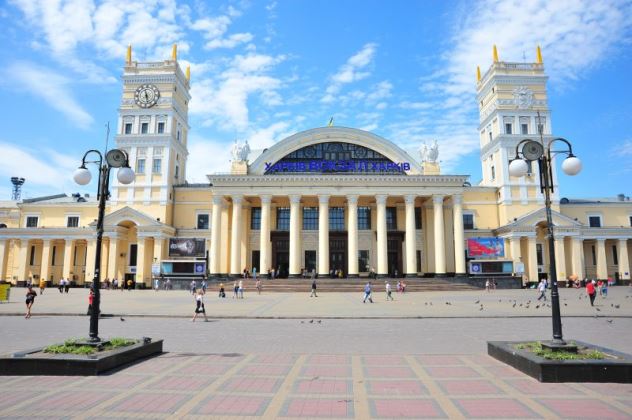На вокзалах в Харьковской области проверят люстры