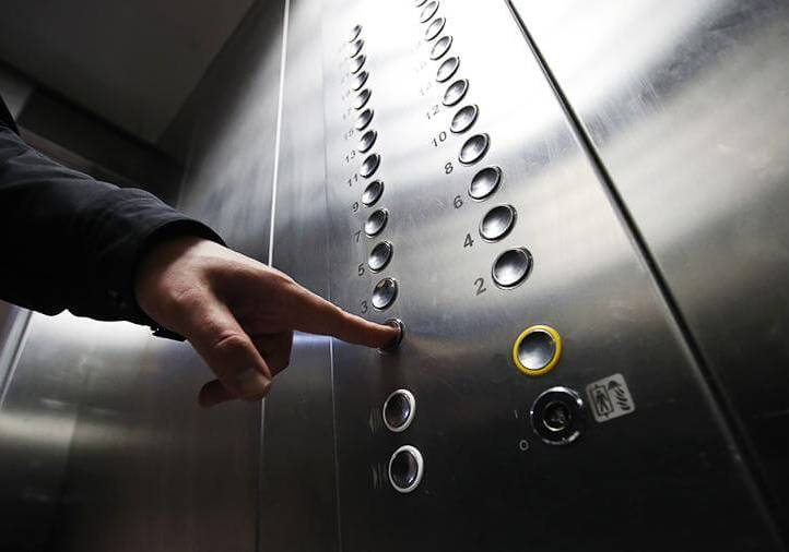 В Харькове включили более двух тысяч лифтов