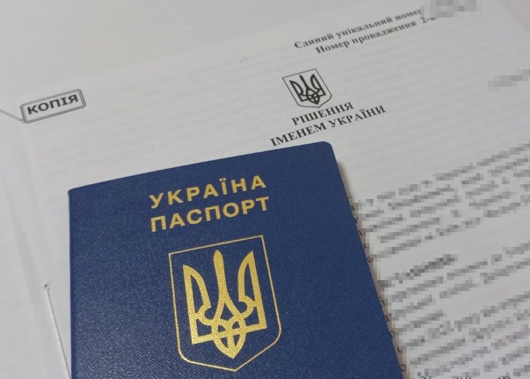 Харьковчанин пытался выехать из страны с маленьким сыном, подделав документы
