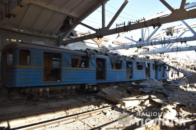 Поезда харьковского метро, уничтоженные ракетным ударом: фото
