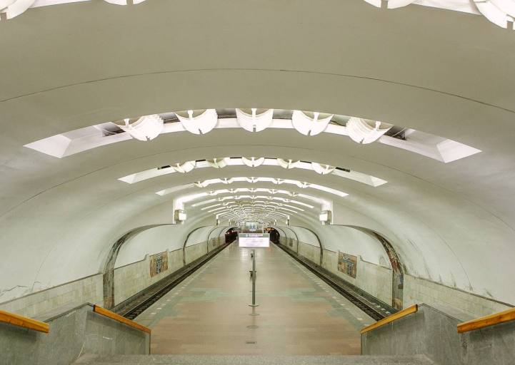В Харькове закрыли один из выходов станции метро "Защитников Украины" (обновлено)
