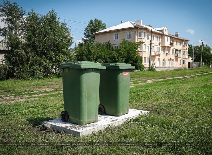 В Харькове в частном секторе появились мусорные контейнеры