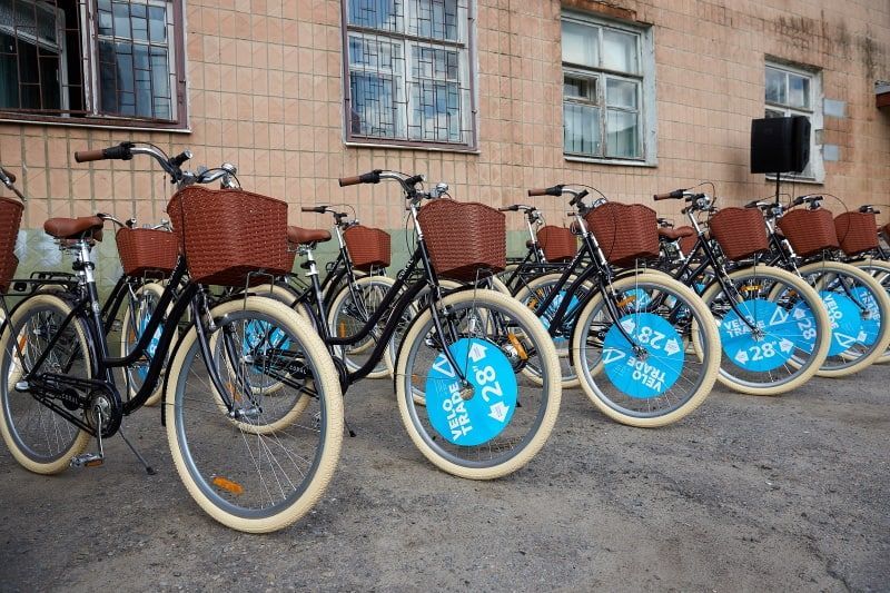 Харьковским дворникам раздали велосипеды