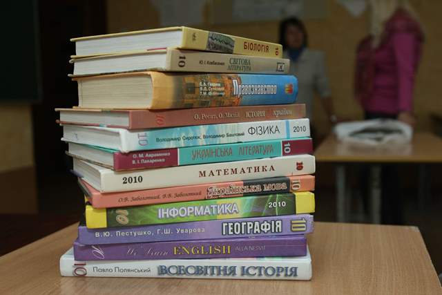 В оккупированной части Харьковской области уничтожают украинские учебники