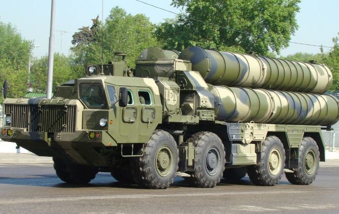 Россия ударила ракетами по админзданию в Харькове