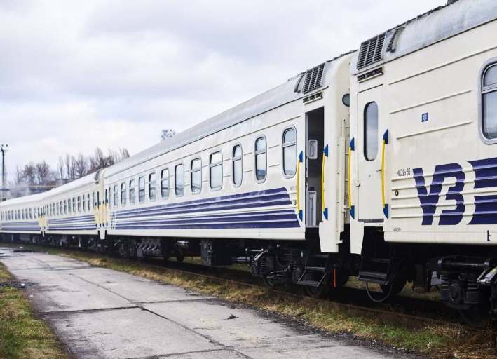 Харківський потяг спізнюється майже на дві години через погану погоду