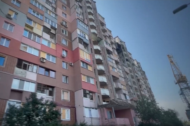 В Харькове обещают за полтора месяца отремонтировать дом, сильно пострадавший от обстрелов (видео)