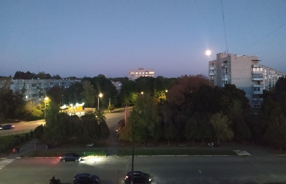 В Харьковской области начали включать фонари