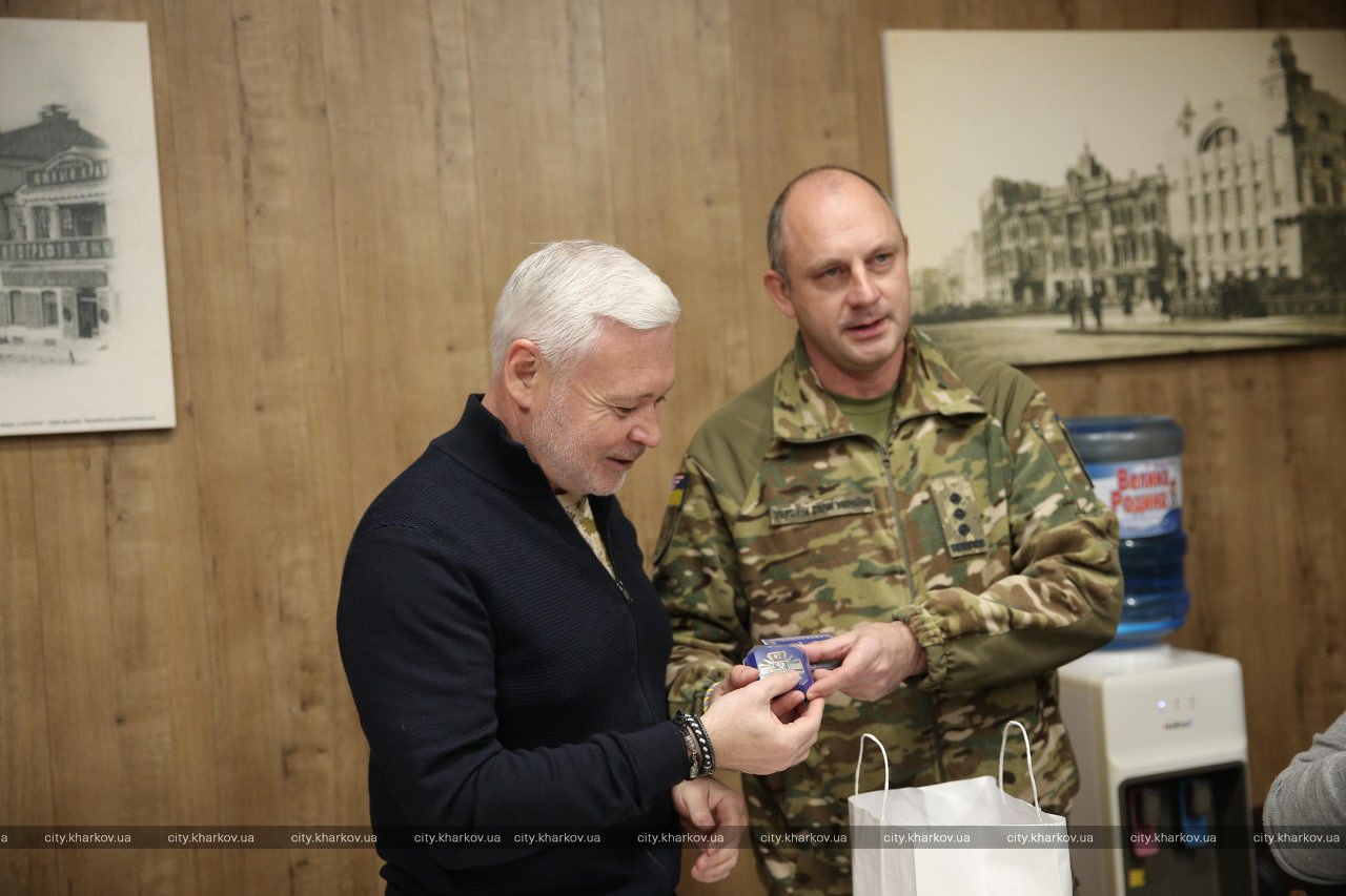Военные наградили мэра Харькова
