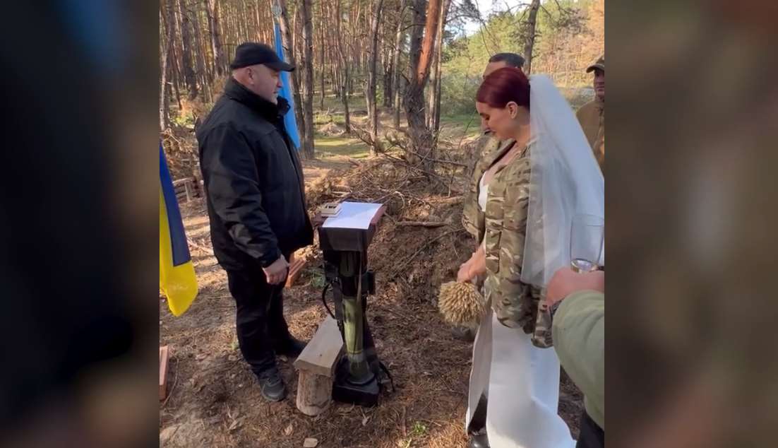 Известная украинская снайперша сыграла свадьбу на фронте в Харьковской области (видео)