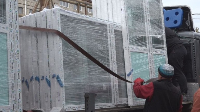 Под Харьковом бесплатно раздают стеклопакеты