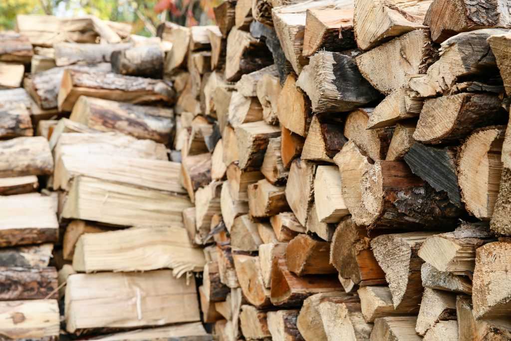 На Харківщині почали розвозити безкоштовні дрова