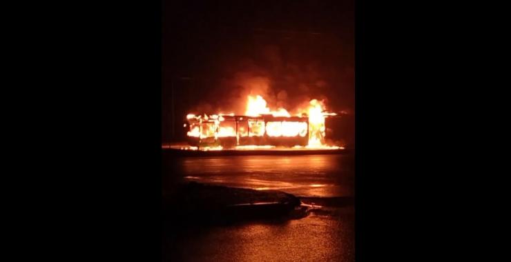 В Харькове на ходу загорелся троллейбус (фото, видео)