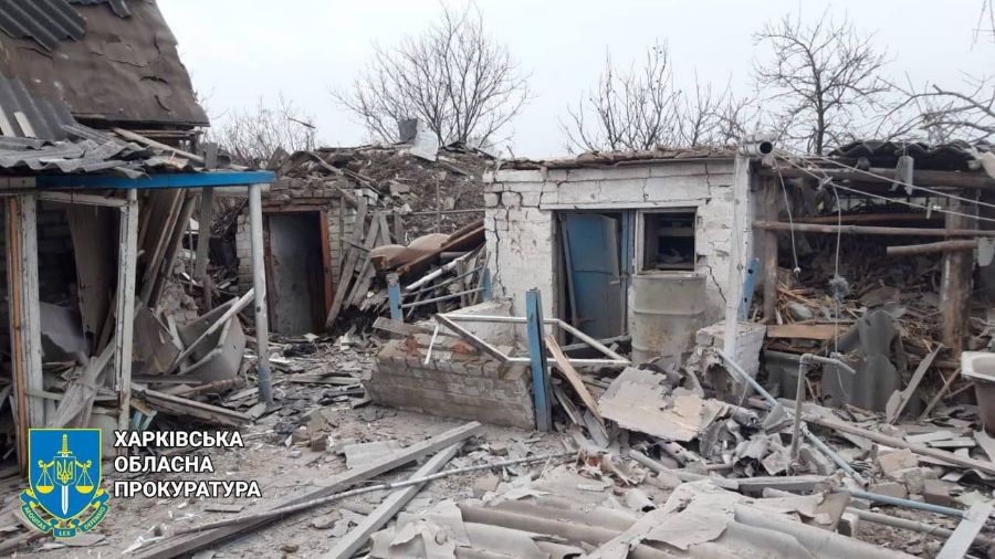 В Харьковской области прямым попаданием разрушен жилой дом, есть жертвы (фото)