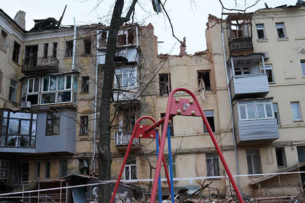Дом в центре Харькова, разрушенный ракетным ударом: фоторепортаж