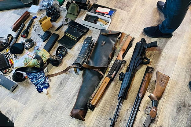 Полицейские Харьковщины разоблачили преступную группировку, которая торговала оружием через Интернет (фото, видео)