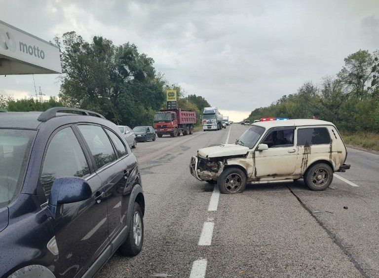 3 машины столкнулись на окружной в Харькове: есть пострадавшие (фото)