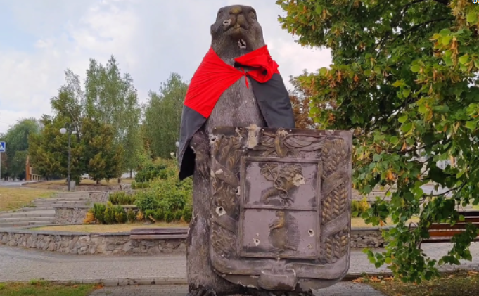 Росіяни обстріляли пам'ятник байбаку в Куп'янську
