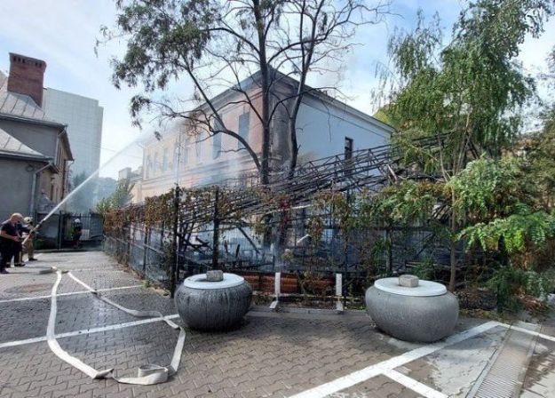 Дом архитектора и ресторан загорелись в Харькове (фото)