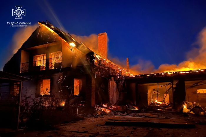 Особняк згорів у Куп'янську після прильоту (фото)