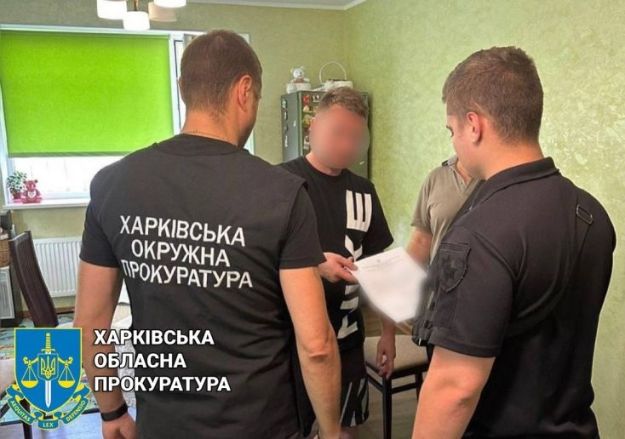Житель Харківської області допомагав ухилянтам виїхати за кордон