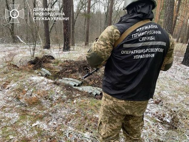 В Харьковской области нашли российский схрон боеприпасов (фото)
