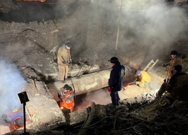 Отопление возвращается: в Харькове ликвидировали масштабную аварию на теплосетях (фото)