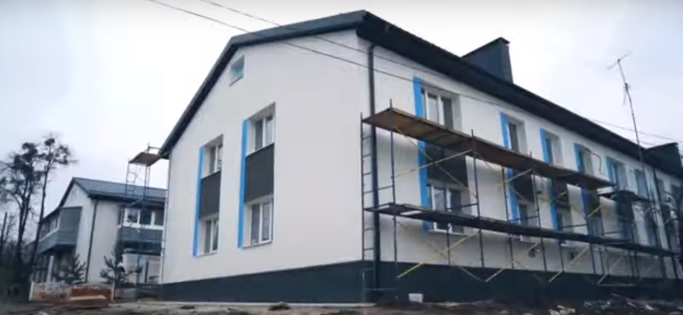 У Дергачах відбудували будинки, розбиті обстрілами (відео)
