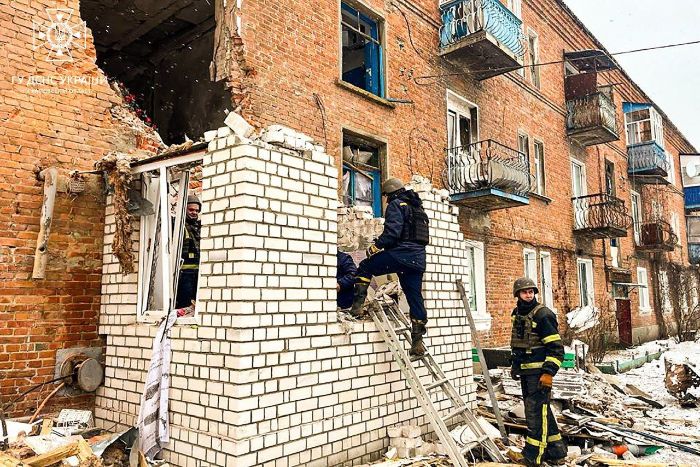 Росіяни обстріляли Куп'янськ: прильоти - у багатоквартирний будинок (фото)