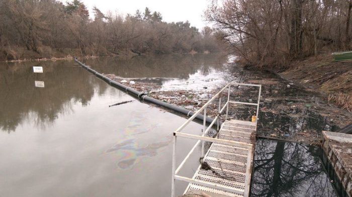 В Харькове не рекомендуют пить воду из источников близких к зоне загрязнения нефтепродуктами